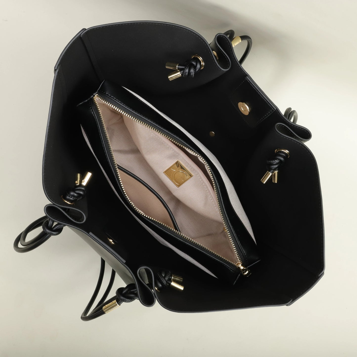 Sac cabas noir en cuir lisse – grandes anses